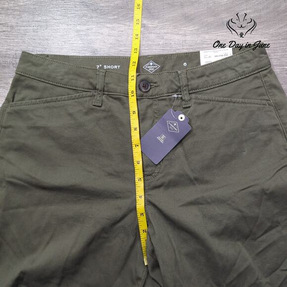 St. John's Bay Mid Rise Shorts Size 6 - Picture 4 of 7